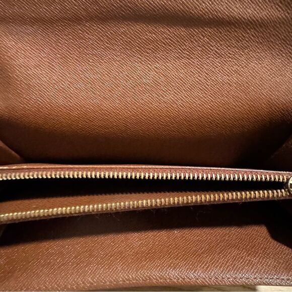 Louis Vuitton Vintage Sarah Wallet - Picture 2 of 10